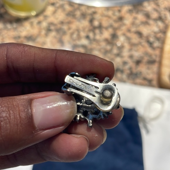 OSCAR DE LA RENTA clip on earrings - Picture 3 of 6